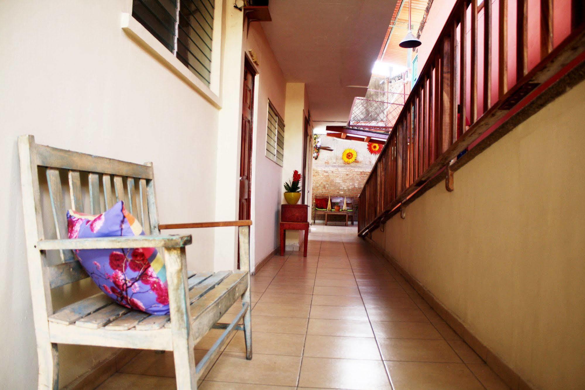 Hotel Meson De Maria Antiguo Cuscatlán Esterno foto