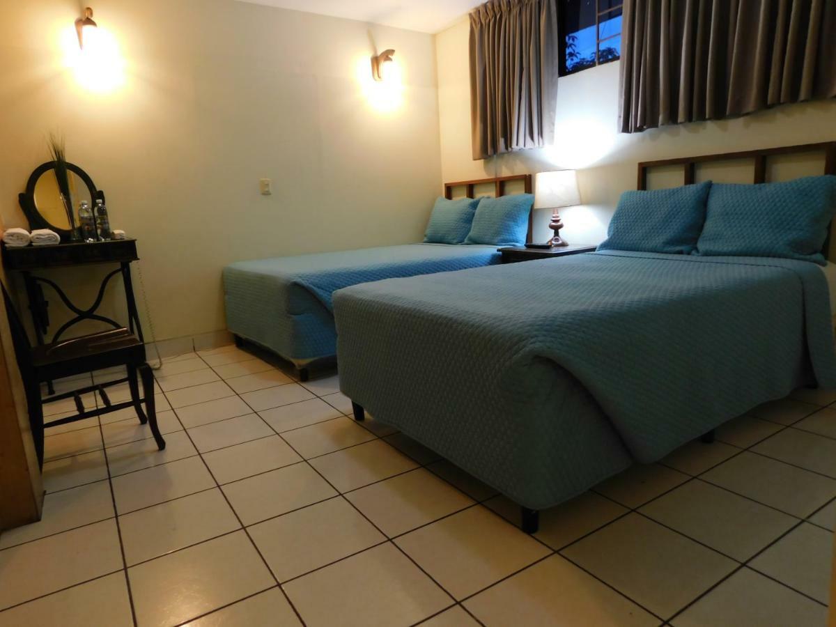 Hotel Meson De Maria Antiguo Cuscatlán Esterno foto